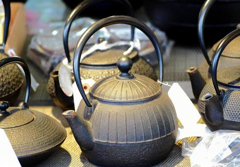 日本の急須 鉄瓶 南部鉄器 お湯を沸かす 日本の急須 鉄瓶 南部鉄器 お湯を沸かす 鉄瓶,急須,南部鉄瓶の写真素材