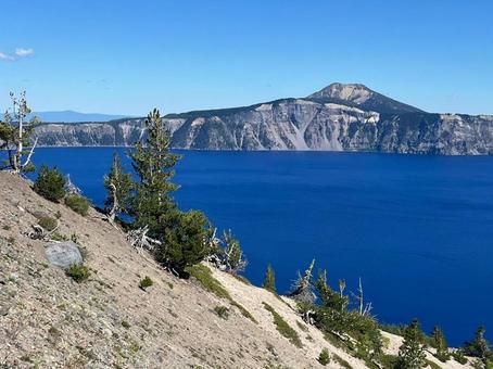 クレーター湖の写真