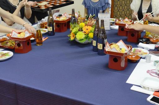披露宴会場のテーブル装花08 披露宴会場のテーブル装花08 披露宴会場,宴会,結婚式の写真素材