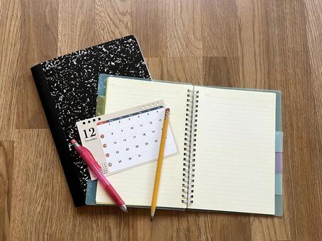 12月カレンダーと筆記用具。年末対策 12月,年末,カレンダーの写真素材