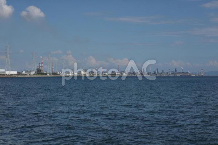 播磨灘東の工場群 海,快晴,工場の写真素材