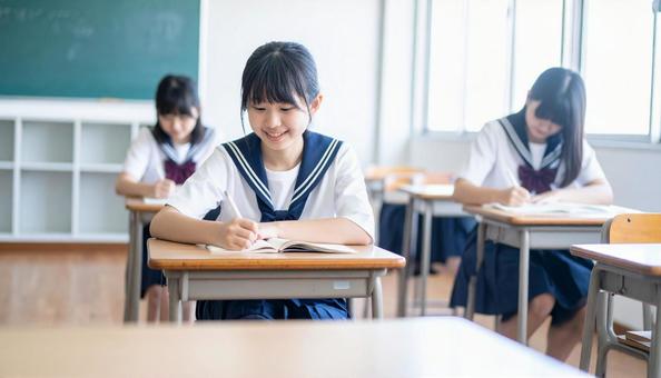 授業中の女子高校生 授業中の女子高校生の写真