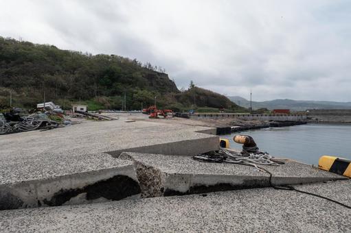 鹿磯漁港の震災被害 鹿磯漁港の震災被害 鹿磯漁港,地震,震災の写真素材