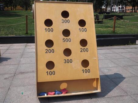 縦型のコーンホールゲーム コーンホール,ゲーム,得点の写真素材