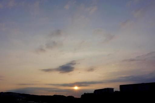住宅街の夜明け~夏~314 住宅街の夜明け~夏~314 朝日,日の出,早朝の写真素材