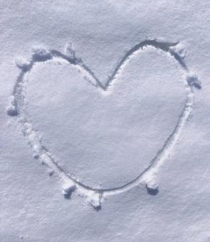 Heart drawn in snow, JPG