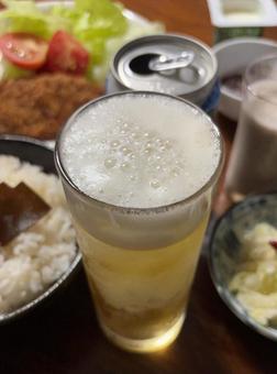 生ビール淡麗プラチナダブル 1 生ビール淡麗プラチナダブル 1の写真