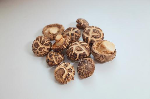 干し椎茸のクローズアップ4 干し椎茸のクローズアップ4 しいたけ,干し椎茸,秋の味覚の写真素材
