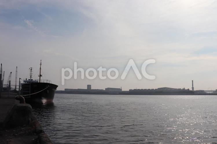 海と船とシャボン玉と空 水域,艇,船の写真素材
