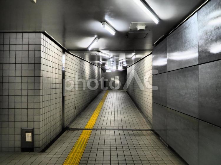 ホラーゲームのような雰囲気の地下通路2 不気味,ゲーム,ホラーゲームの写真素材