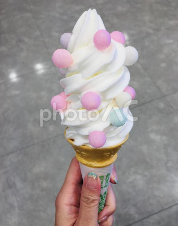 おいりが付いたソフトクリーム おいり,ソフトクリーム,カラフルの写真素材