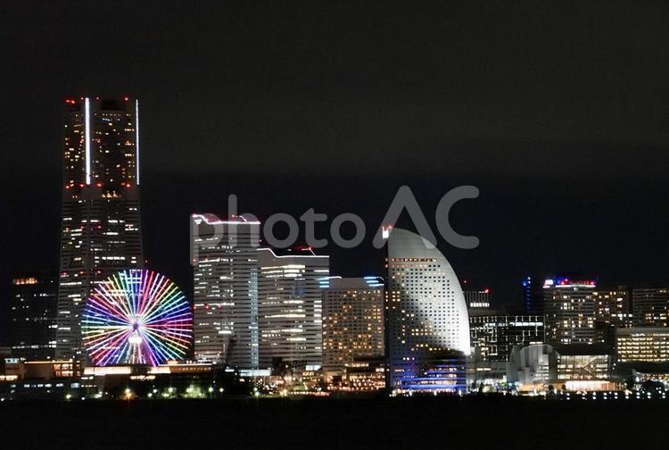 対岸から見る横浜夜景 夜景,夜,ビル夜景の写真素材