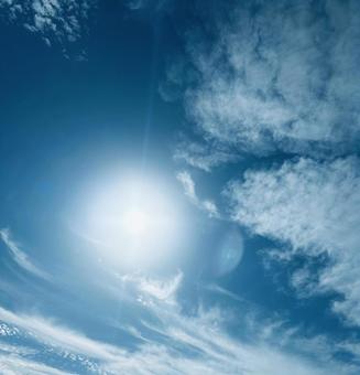 空と太陽 空と太陽 空,青い,青い空の写真素材