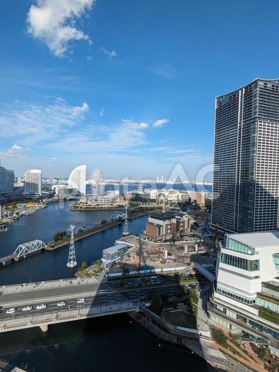 みなとみらい（縦） 横浜,街,都市の写真素材