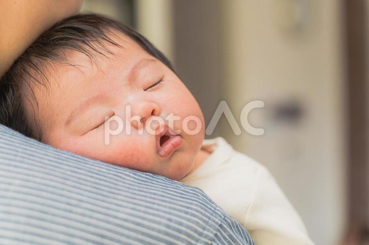 すやすやお昼寝中の赤ちゃん 赤ちゃん,新生児,寝顔の写真素材