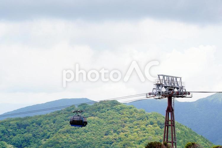 箱根ロープウェイと山並み 箱根ロープウェイ,ロープウェイ,乗り物の写真素材