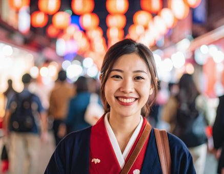 カメラ目線の女性 カメラ目線の女性の写真