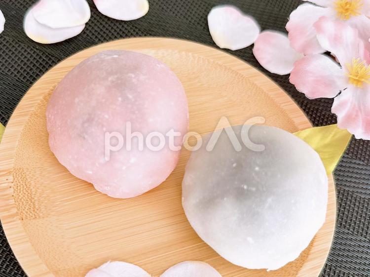 紅白のいちご大福 いちご大福,苺大福,紅白大福の写真素材