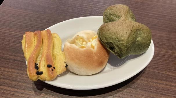 バナナ、レモン、よもぎパン バナナ、レモン、よもぎパン パン,ミニパン,よもぎの写真素材