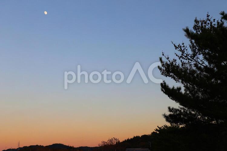 夕暮れ 夕暮れ,夕方,夕焼けの写真素材
