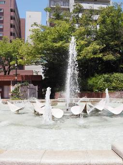 夏のフラワーガーデン・噴水(江戸川区) 夏のフラワーガーデン・噴水(江戸川区) 夏,噴水,フラワーガーデンの写真素材