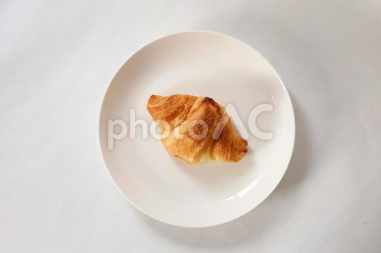 上から撮ったクロワッサン クロワッサン,パン,朝食の写真素材