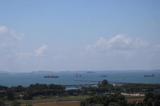 シンガポールの公園の向こうに船舶と海と空 シンガポール,公園,向こうの写真素材