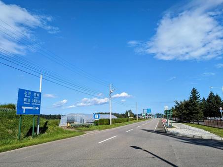 女満別空港前の道路、北海道網走郡 女満別空港前の道路、北海道網走郡の写真