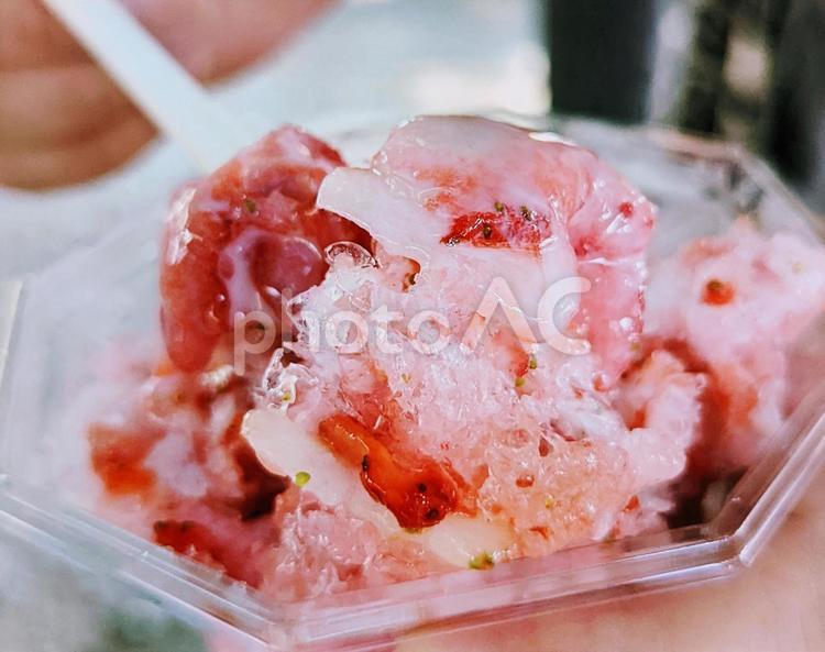 いちごのかき氷 かき氷,いちご,練乳の写真素材