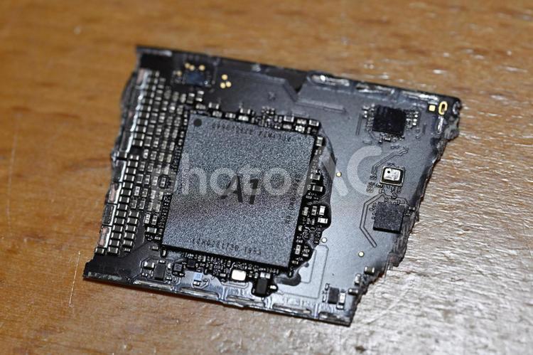 壊れたタブレットのCPU cpu,タブレット,ipadの写真素材