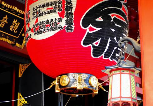 浅草神社の赤い提灯 浅草神社の赤い提灯 浅草,神社,提灯の写真素材
