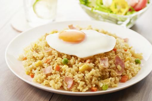 ドライカレー カレーピラフ 目玉焼き ドライカレー カレーピラフ 目玉焼き ドライカレー,カレーピラフ,目玉焼きの写真素材