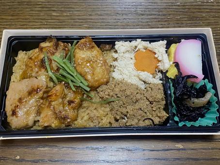 駅弁 鶏飯 肉そぼろ 駅弁 鶏飯 肉そぼろ 駅弁,お弁当,弁当の写真素材