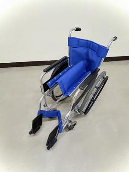 Opening wheelchair 02, JPG