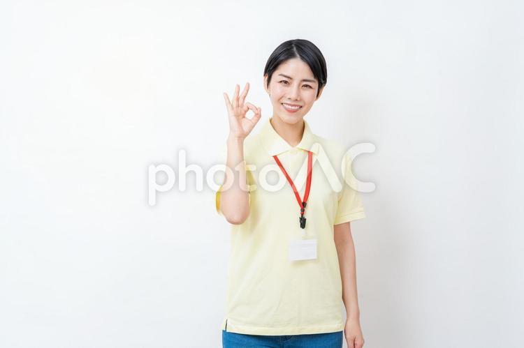 OKサインをする介護士の女性。 ok,丸,介護の写真素材