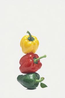 積み重ねた野菜4 積み重ねた野菜4 パプリカ,赤,緑色の写真素材