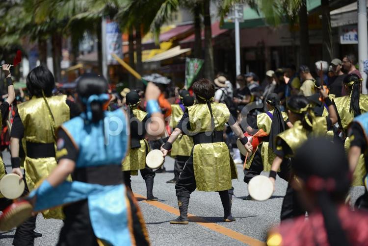 一万人のエイサー踊り隊 一万人のエイサー踊り隊,エイサー,国際通りの写真素材