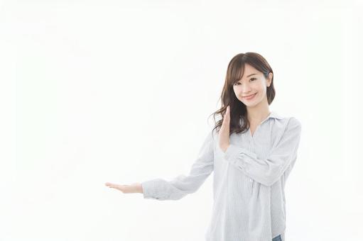 若い女性 指差し 手のひら 若い女性 指差し 手のひらの写真