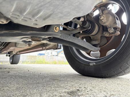 車の下廻り 車の下廻り 下回り,ブレーキ,キャリパーの写真素材