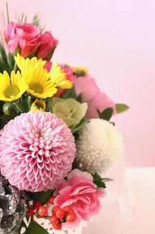 フラワーアレンジ　ピンポンマムなど フラワーアレンジ,花,植物の写真素材