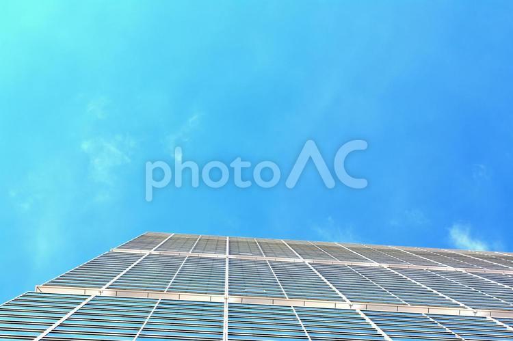 ビルと青空　都会と青空　快晴　晴れ イメージ,素材,大都会の写真素材