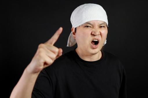 怒る男性のアップ 怒る男性のアップの写真