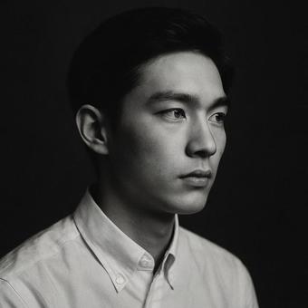 静かな日本人青年の写真