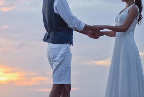 Two people holding hands, JPG Two people holding hands, hand link, a good friend, overseas, JPG
