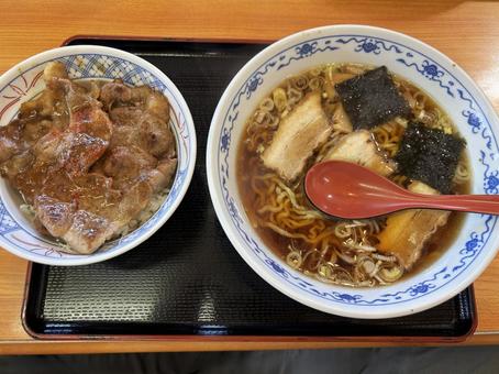 らーめんと豚丼のセット ラーメン,らーめん,豚丼の写真素材