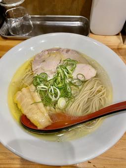 透き通ったスープの塩ラーメン ラーメン,塩ラーメン,醤油ラーメンの写真素材