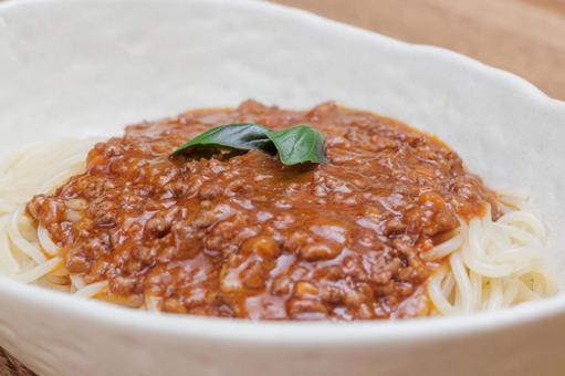 深めの皿とスパゲッティミートソース 麺,ヌードル,スパゲッティの写真素材