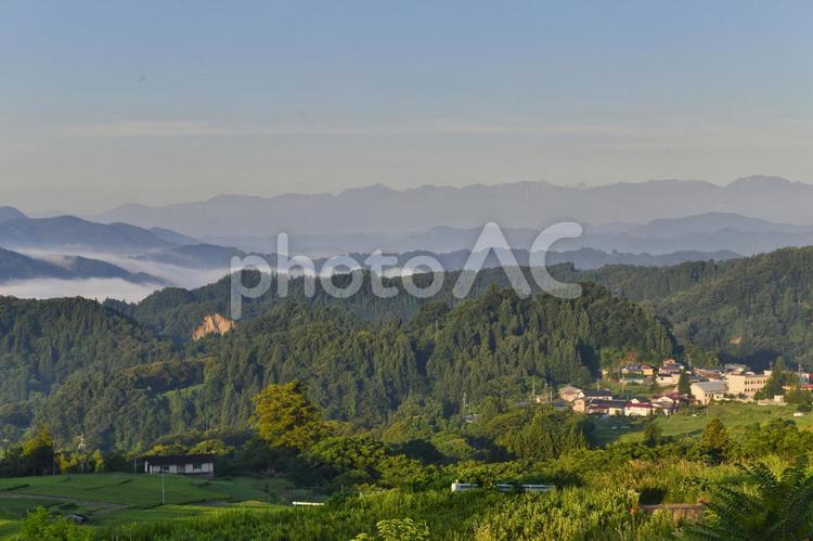 朝日に照らされる北アルプス 北アルプス,朝日,高原の写真素材