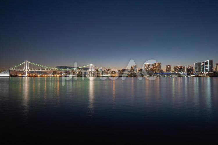 レインボーブリッジと芝浦の夜景 レインボーブリッジ,夜景,東京湾の写真素材