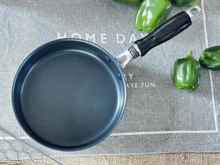 小さめのフライパン フライパン,料理,調理の写真素材